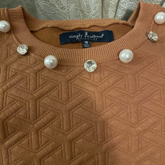 Simply Southern Quilted Puff Sleeve With Pearl Rhinestones Size Medium - Picture 3 of 3